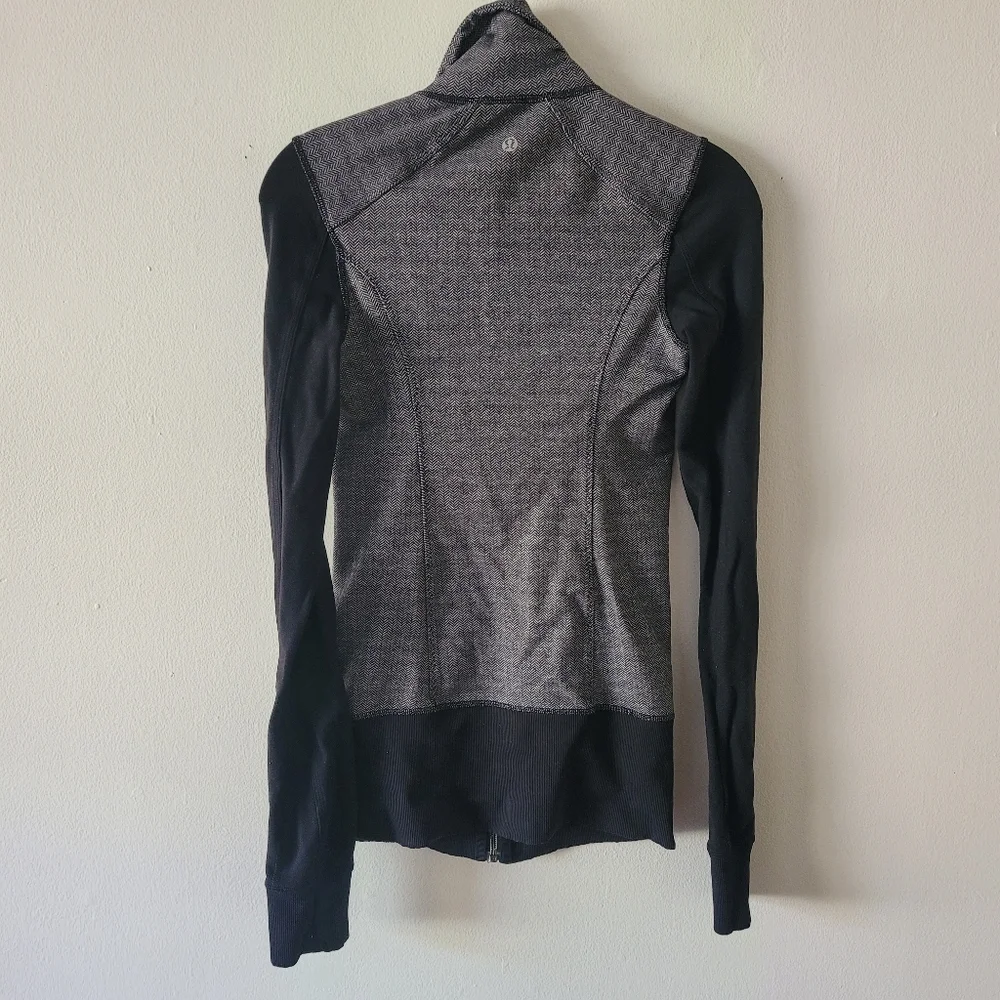 Lululemon Asana Full Zip Herringbone Black‎ and Gray Jacket Size 2